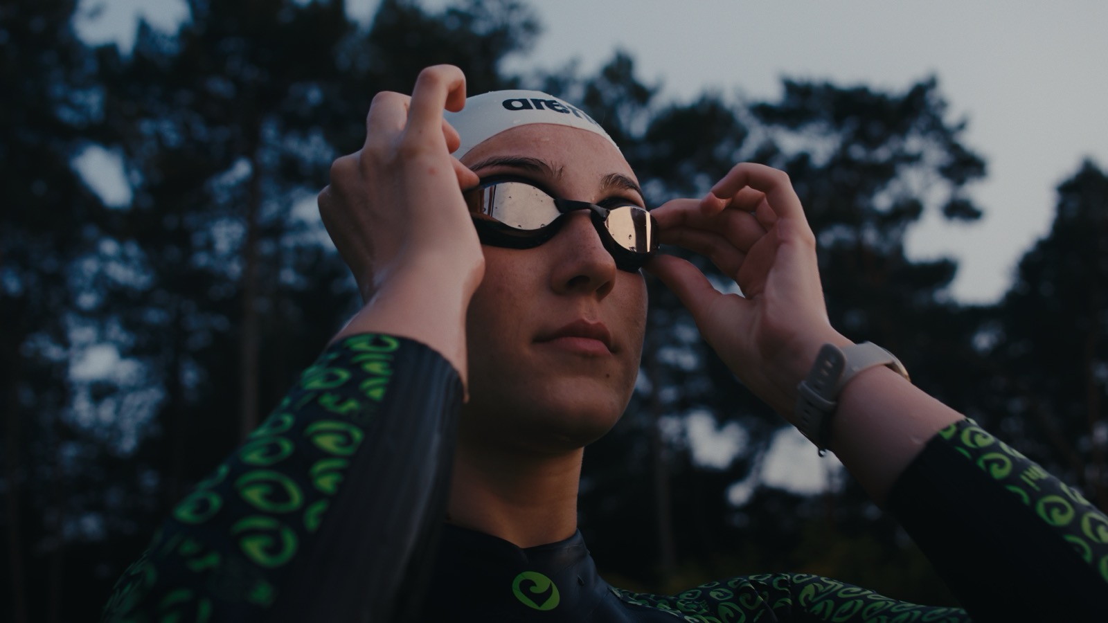 Emma Lise sprintend op de atletiekbaan